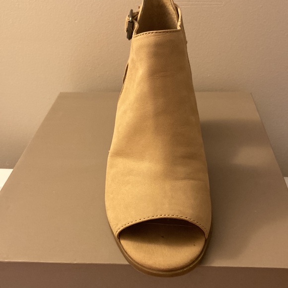 Lucky brand tan suede open toe booties (7.5) - Picture 5 of 7